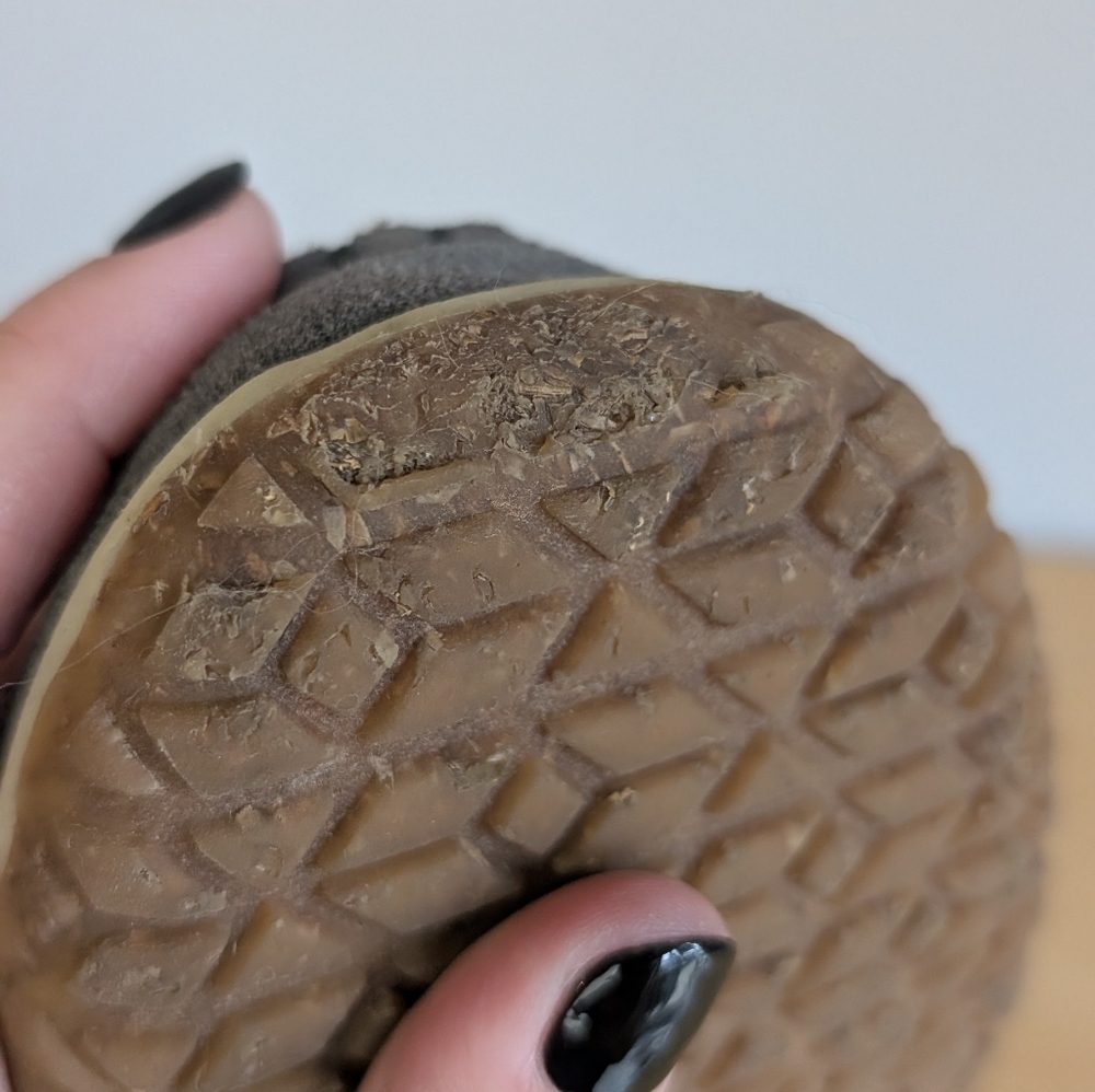 Minnetonka | Grey Suede Torrey Indoor / Outdoor Slippers, Size 11 - Picture 11 of 16
